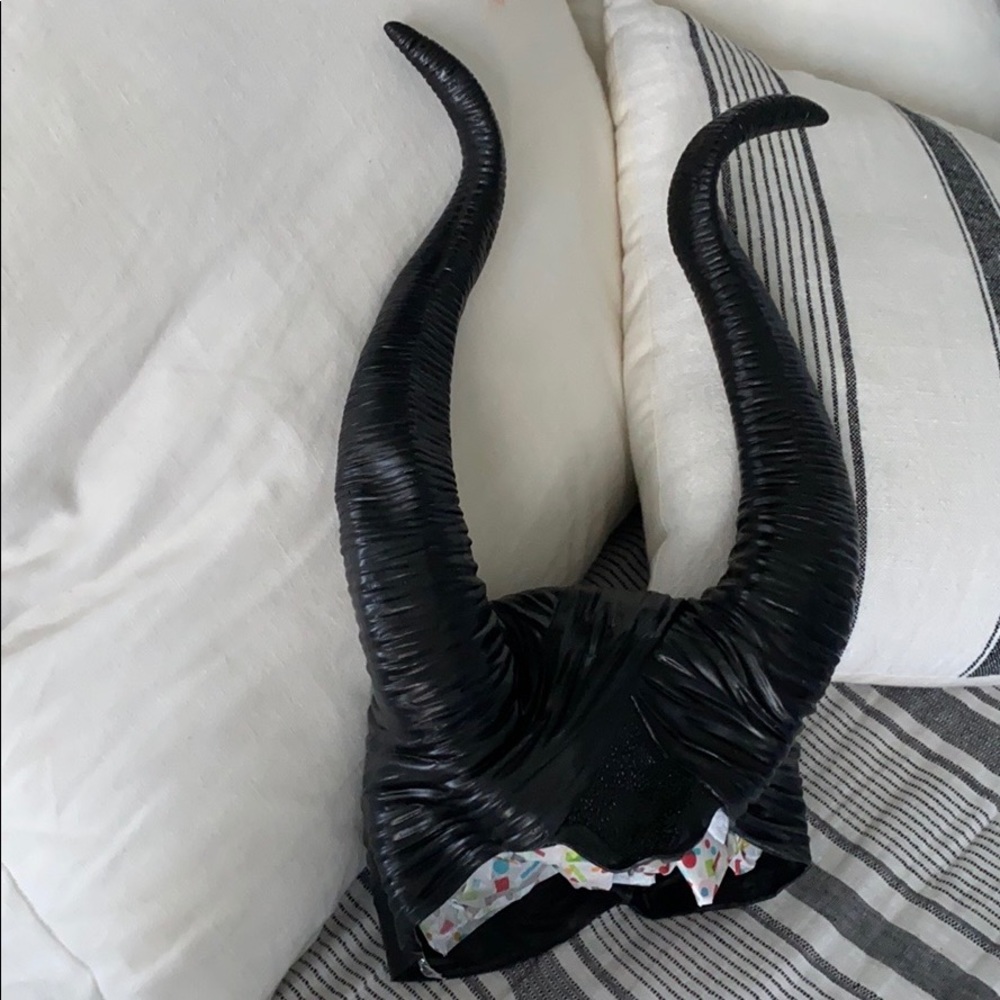 A Maleficent horn’s ready for Halloween 🎃
